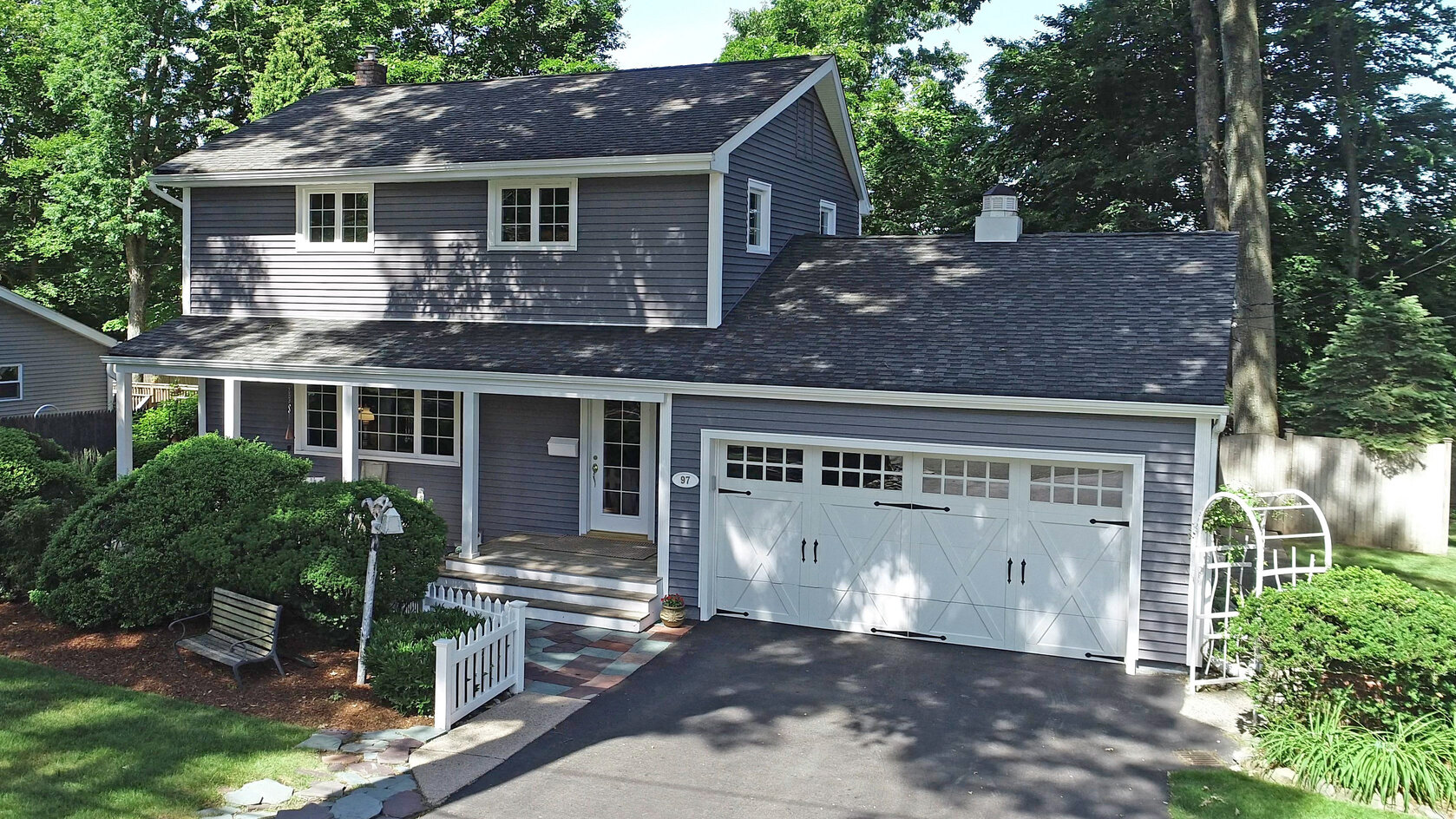 rsz_01-front_house_01